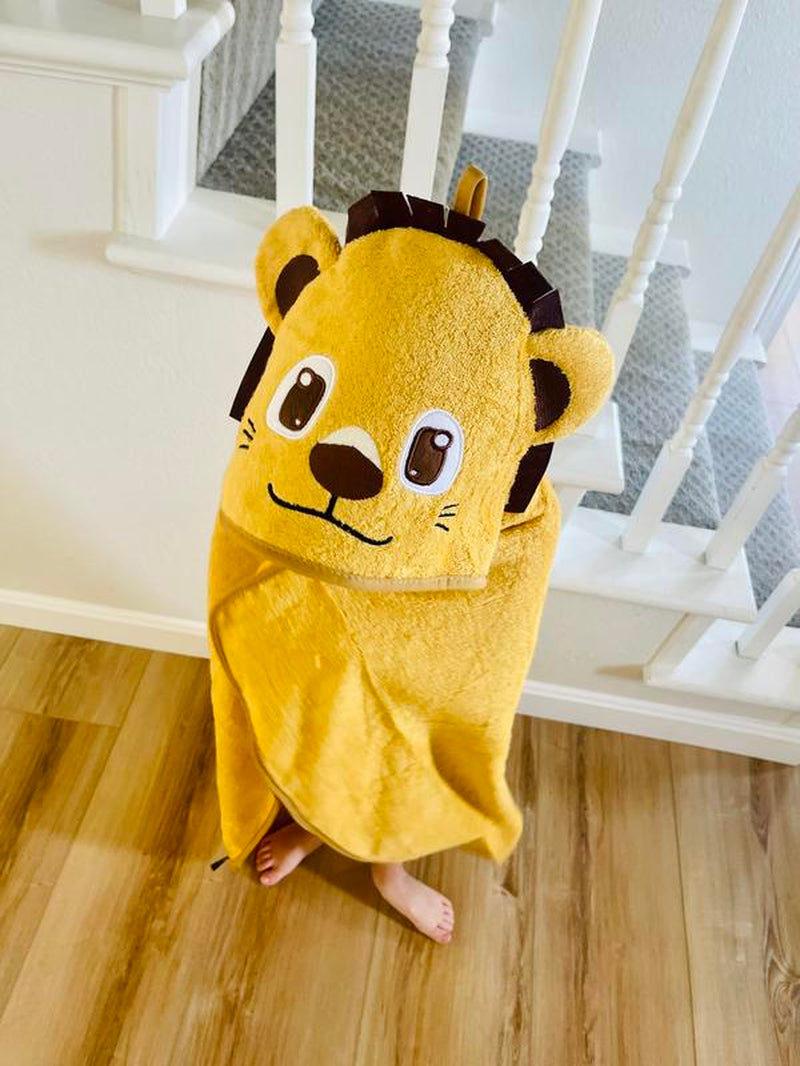 L.W. Clothing Company Baby & Toddler Lion Hooded Bath Towel with High Absorbency, Soft Material, 70% Bamboo Viscose, Ideal for 0-6 Years Gifts